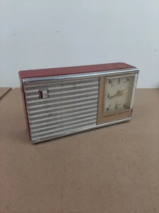 VTG RED CHANNEL MASTER AM RADIO 6506 TURNS ON PARTS ONLY AS IS ORIGINAL CASE - Photo 1/9