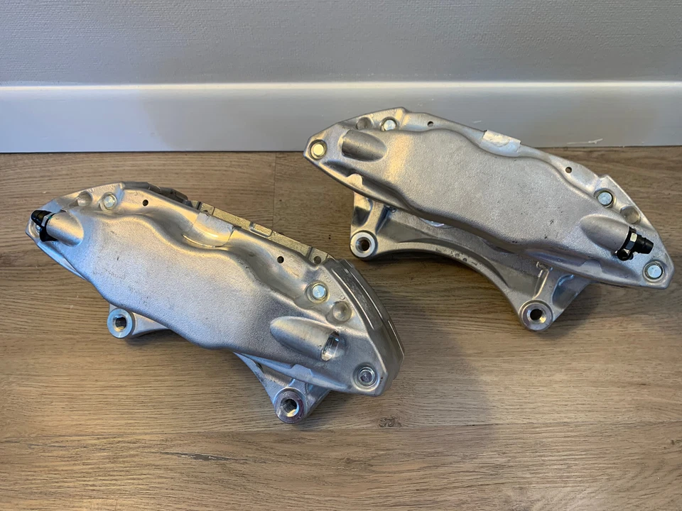 04-17 PINZAS DE FRENO DELANTERAS SUBARU IMPREZA WRX STI SEDÁN LH RH Foto 1 de 4