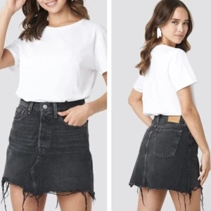 NEU Levi's Premium Denim schwarz dekonstruiert Distressed Denim Minirock - Bild 1 von 16