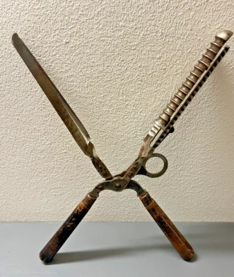 Ancien fer à friser cranter les cheveux, barbier coiffeur . - Photo 1/4