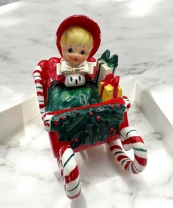 Estatuilla vintage Lefton Christmas Shopper Girl in Candy Cane Sleigh 1957 80136 - Imagen 1 de 14