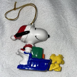 Peanuts Snoopy und Woodstock Whitmans Weihnachtsschlitten Ornament Santa Hundeschlitten - Bild 1 von 2