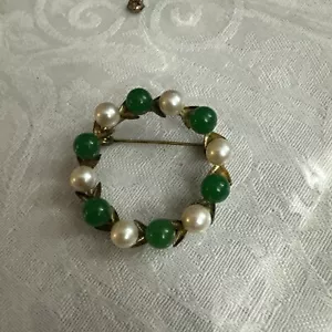 Vintage Vermeil Gold Pearl & Green Jade Wreath Pin / Brooch - Picture 1 of 3