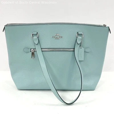 Auténtico bolso de hombro Coach de cuero granulado cruzado verde azulado claro Galería Foto 1 de 4