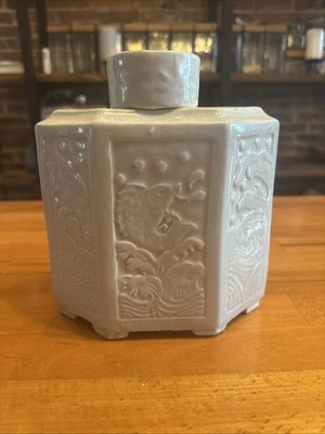 White Green Ceramic Vase Tea Container Ocean Koi design Foto 1 de 4