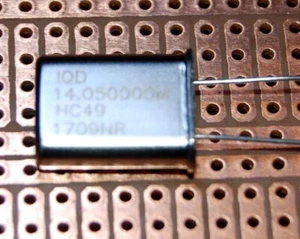 Résonateur à cristal à quartz 14,050000 MHz HC49U - Photo 1/1