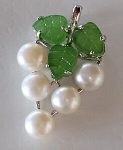 Vintage 38mm Rhodium Plated Silvertone Genuine 8mm Pearl Pendant Green Leaves 