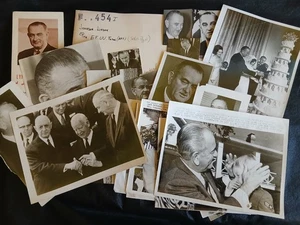 ​🇺🇸 Esclusivo Lotto Storico: 30 Foto Stampa Originali e Brochure di Lyndon  - Foto 1 di 11