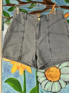 Women's Universal Threads Shorts With Pocket Accents Double Button SZ 10 - Picture 1 of 12