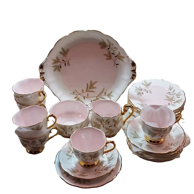 Juego de té/café Royal Albert English Bone China “Braemar” rosa, verde y dorado Foto 1 de 4