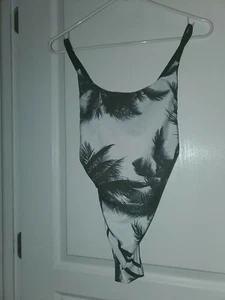 Traje de baño CUPSHE de una pieza, palmeras negras/blancas, talla pequeña (NUEVO SIN ETIQUETAS) - Imagen 1 de 5