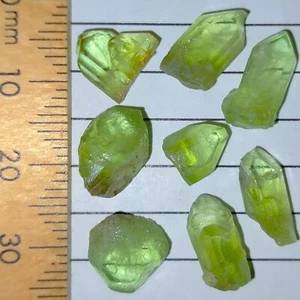 Peridoto piedras preciosas ásperas cristales crudos naturales paquete Olivino Forsterita 30.3ct - Imagen 1 de 6