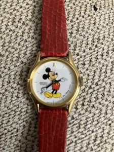 Seiko Mickey Mouse Uhr Disney rot Kalbslederband Zeiger bewegen braucht Batterie - Bild 1 von 4