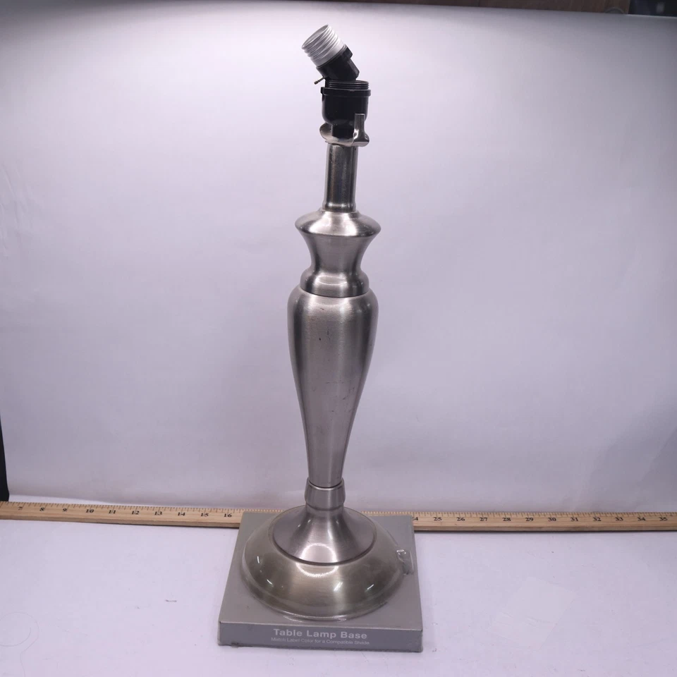 Lámpara de mesa Hampton Bay níquel cepillado 18,5" H DS18075 Foto 1 de 4