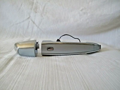 ОРИГИНАЛЬНАЯ ПРАВАЯ РУЧКА ЗАДНЕЙ ДВЕРИ GMC ACADIA 2017-2019 ГОДОВ ВЫПУСКА - Изображение 1 из 4