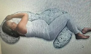 BOPPY CUSCINO GRAVIDANZA TOTAL BODY FOGLIE GRIGIE SPARSE PER SUPPORTO TUTTO IL CORPO - Foto 1 di 1