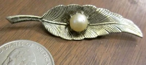 Medium Single Tree Leaf Lapel Pin Brooch Gold Clad Imitation Pearl Unmarked - Picture 1 of 3