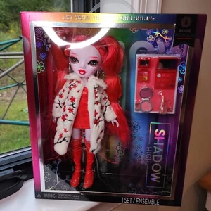 🌟Rainbow High Fashion Doll🌟 Rosie Redwood Red Rose Cherry Shadow NRFB NEU! - Bild 1 von 8