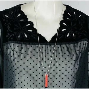 Neu Chico's Damen Harz Tropfen Halskette riskant rot Statement Stück Neu mit Etikett - Bild 1 von 5