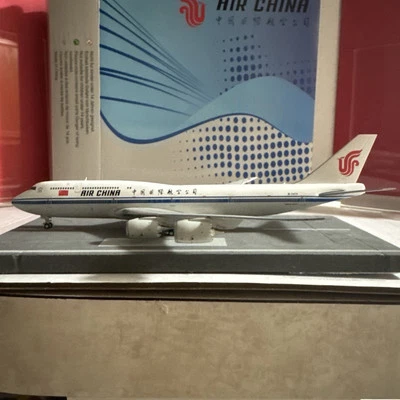 Avión comercial Phoenix 400 escala fundido a presión modelo Air China B747-89L B-2487 Foto 1 de 4