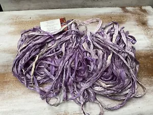 HANDGEFÄRBTES Sari Seidenband - recycelte Seidenstreifen Faserkunst Weben Stricken - E - Bild 1 von 3