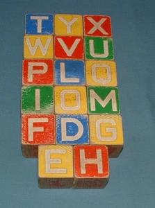 17 VINTAGE 1 5/8" KINDER DISNEY HOLZ ALPHABET BLÖCKE - GEBRAUCHTER ZUSTAND - Bild 1 von 12