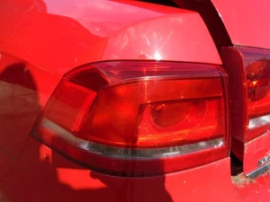 11 VW PASSAT B7 2.0 TDI 4DR NEARSIDE REAR OUTER TAIL LIGHT 10-15 BREAKING CAR - Picture 1 of 4