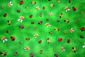 BEES AND BUGS ON GREEN FLANNEL - 100% COTTON FABRIC - Picture 1 of 4