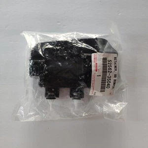 PARAGOLPES TRASERO ORIGINAL TOYOTA 4RUNNER LUZ TRASERA RETENEDOR SUPERIOR 52562-35040 - Imagen 1 de 7