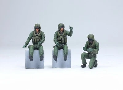 (PreOrder) Set 03 US Helicopter Pilots & Crew 1:48 Pro Built Model - Image 1 of 4