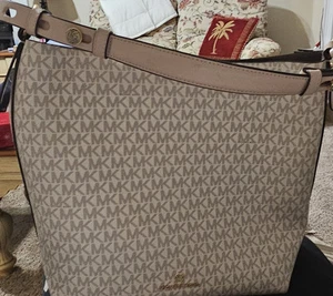 MICHAEL KORS LUCY MEDIUM HOBO SIGNATURE Shoulder Bag 30T0GU3L6B - Picture 1 of 15