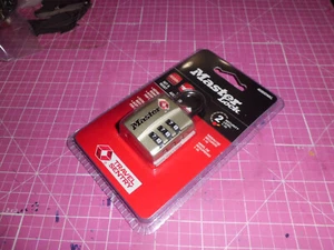 Master Lock 4680DNKL, número aprobado por la TSA combinación grillete candado de equipaje - Imagen 1 de 1