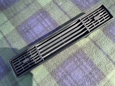 Salpicadero Jaguar XJS V12 ventilación de aire central Foto 1 de 4