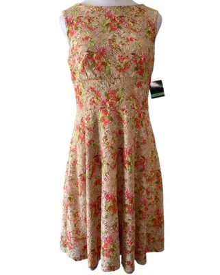 *NUEVO CON ETIQUETAS* Mini Vestido Gabby Skye Rosa Neutro Crochet Ojales Encaje Superpuesto Para Mujer’s 8 Foto 1 de 4