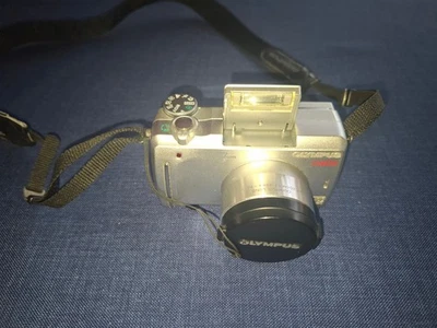 Digitalkamera Olympus C-760 Ultra Zoom 3.2 Megapixel in Silber  - Bild 1 von 4