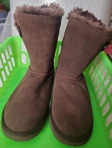 BOTA MARRÓN TALLA 5 M BOTÓN EN EL LATERAL CUERO SUPERIOR FORRO PIEL SINTÉTICA SUELA DE GOMA - Imagen 1 de 11