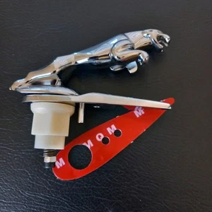 Jaguar Bonnet Mascot with Spring loaded Safety Mechanism also free keyring - Picture 1 of 1