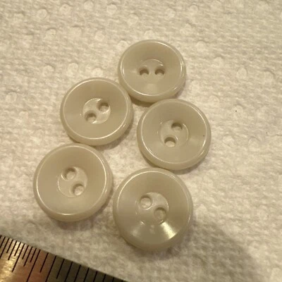 ¡VINTAGE! 5 botones de vidrio de leche 2 agujeros Foto 1 de 3