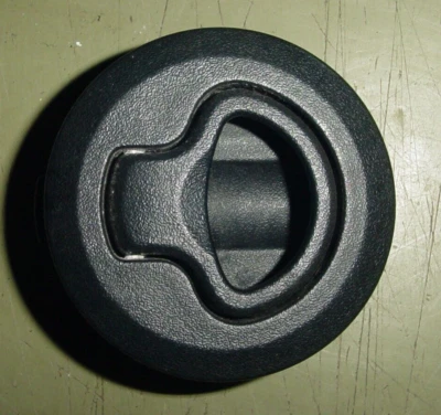 17 18 19 20 21 22 23 Chrysler Pacifica 2nd Row Center Floor Cover Latch BLACK - Image 1 of 2