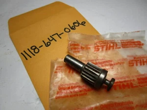 Stihl 1118-647-0606 Chainsaw Oil Pump Oiler Piston Gear for 028 chainsaw - Picture 1 of 3