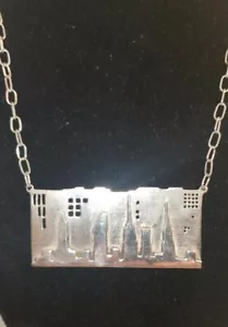 Cynthia Gale THE CITY THAT NEVER SLEEPS Pendant Necklace NEW YORK CITY SILVER - Picture 1 of 11