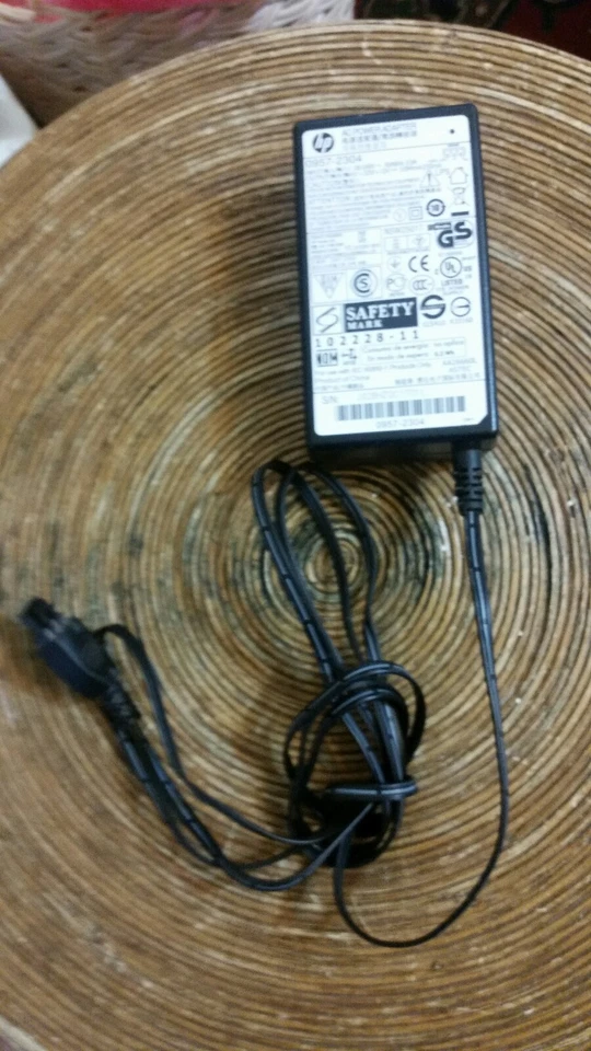 GENUINE HP AC POWER ADAPTER 0957-2304 - 32V/16V 375mA/500mA - Image 1 of 1