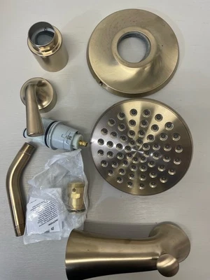 Conjunto de chuveiro Delta T14433 Kayra monitor 14 Series - Pequenos arranhões na cabeça - Imagem 1 de 3