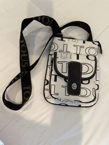 Bolso Bandolera TOUS Kaos Blanco y Negro Logo de Oso Correa Ajustable - Imagen 1 de 6