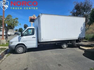 2005 Freightliner Sprinter 2500 16' box - Picture 1 of 11