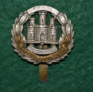 The 4th Battalion Northamptonshire Regiment TF Cap badge - Picture 1 of 3