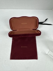 Gucci Brillen-/Sonnenbrillenetui mit weicher Hülle Samt Burgund Clamshell Gold Print - Bild 1 von 7