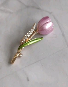 Gold Tone Pink Tulip/Flower Brooch Green Leaf  Clear Rhinestones 2" BNWOT - Picture 1 of 3