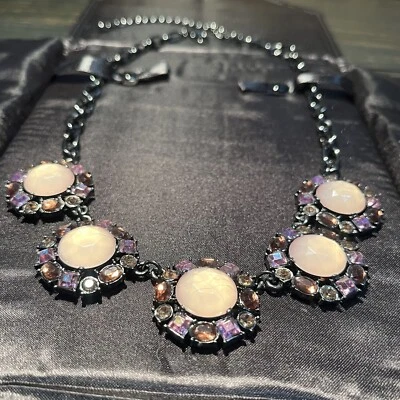 Collar llamativo floral púrpura rosa marrón piedras multicolores de APT 9 Foto 1 de 4