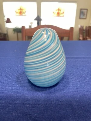 Pisapapeles huevo hueco remolino azul vidrio artístico soplado a mano de Murano. Foto 1 de 4